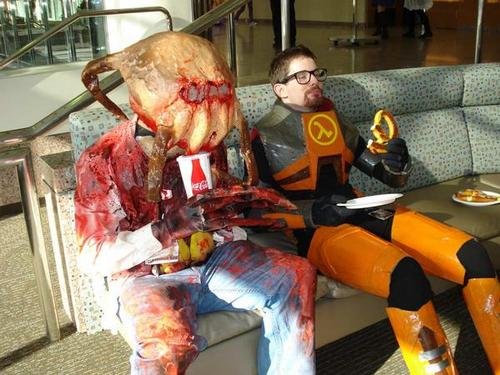 gordon-freeman-and-zombie-in-masks